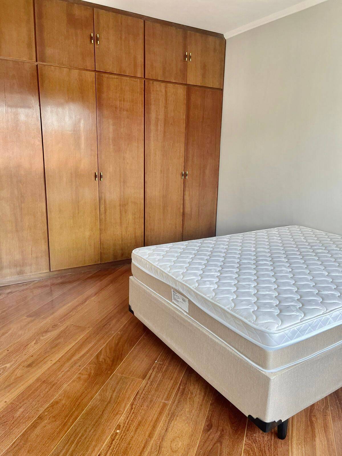 Casa para alugar com 4 quartos, 630m² - Foto 1