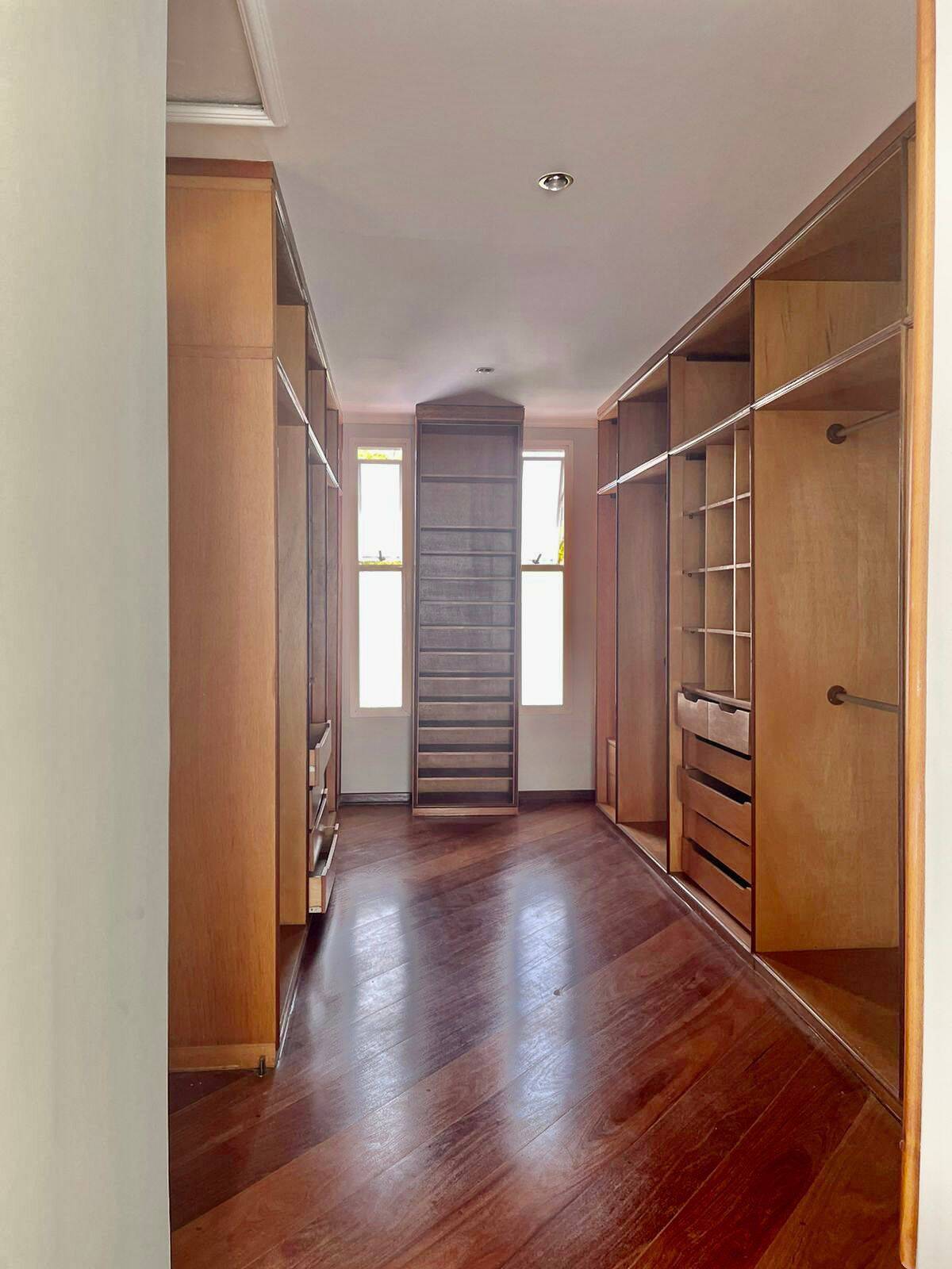 Casa para alugar com 4 quartos, 630m² - Foto 6