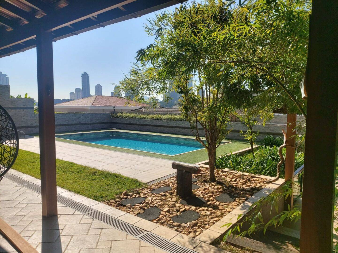 Casa à venda e aluguel com 3 quartos, 380m² - Foto 1