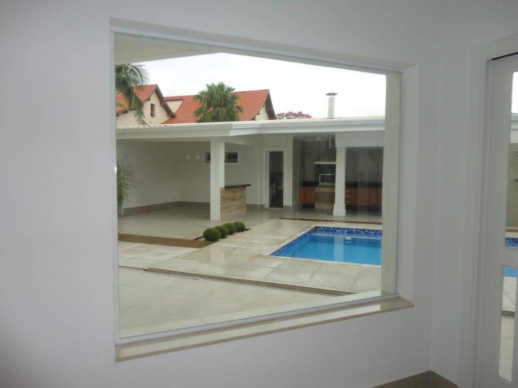 Casa para alugar com 4 quartos, 540m² - Foto 2