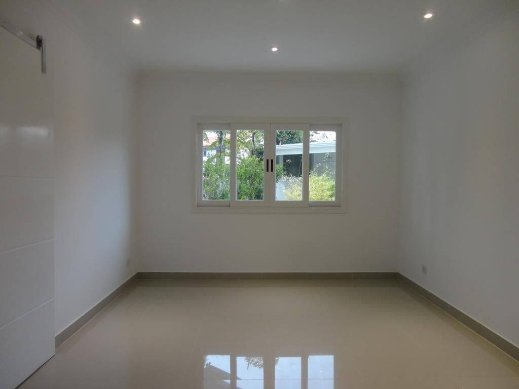 Casa para alugar com 4 quartos, 540m² - Foto 18