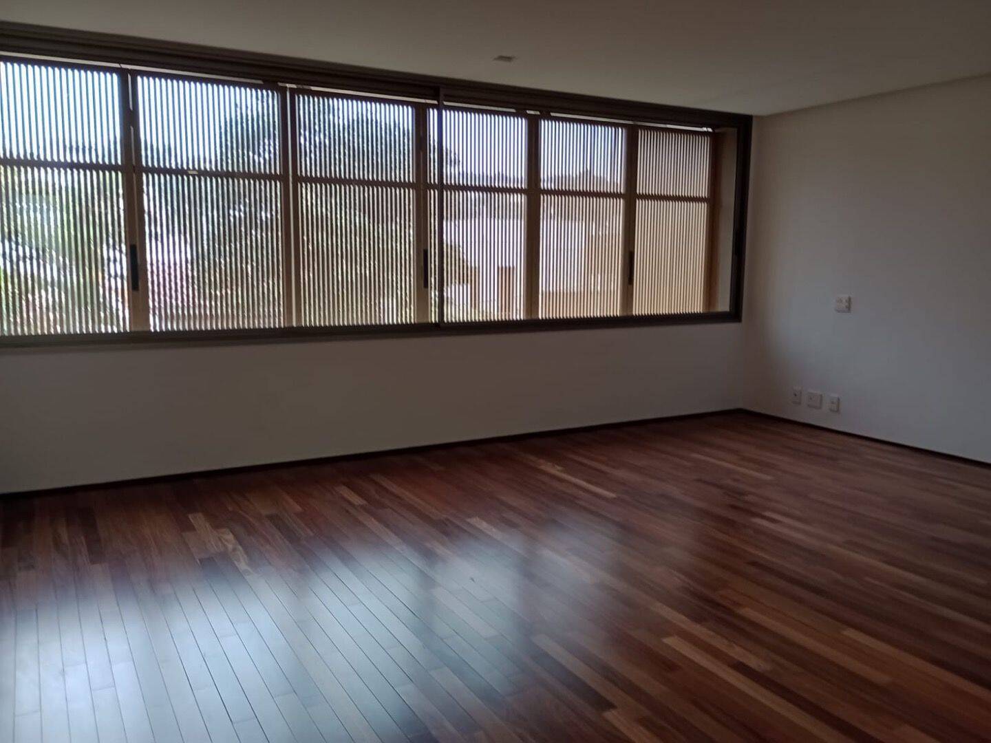 Casa à venda com 4 quartos, 606m² - Foto 2