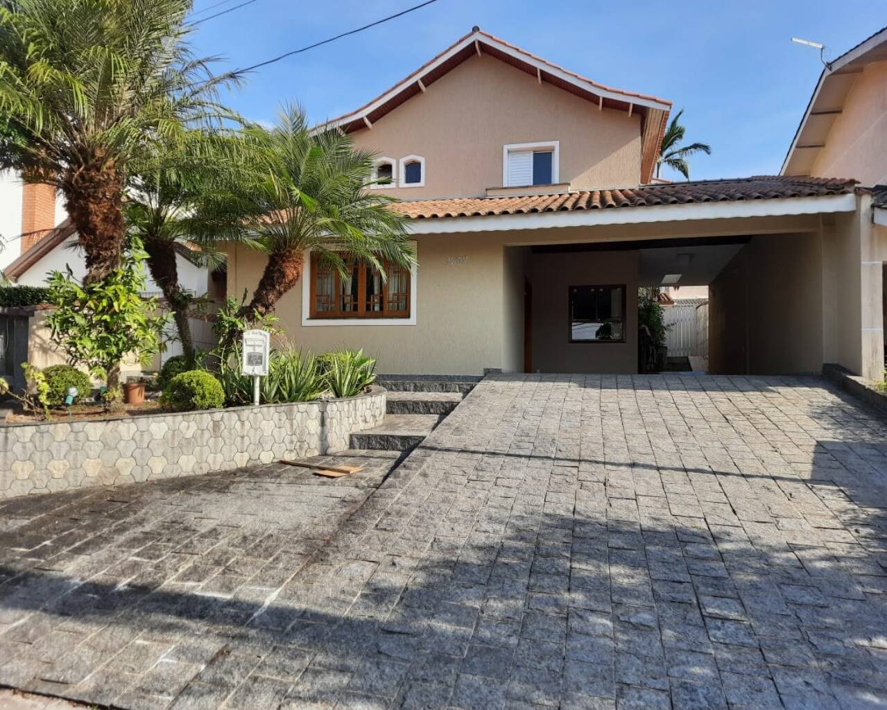 Casa à venda e aluguel com 4 quartos, 320m² - Foto 1