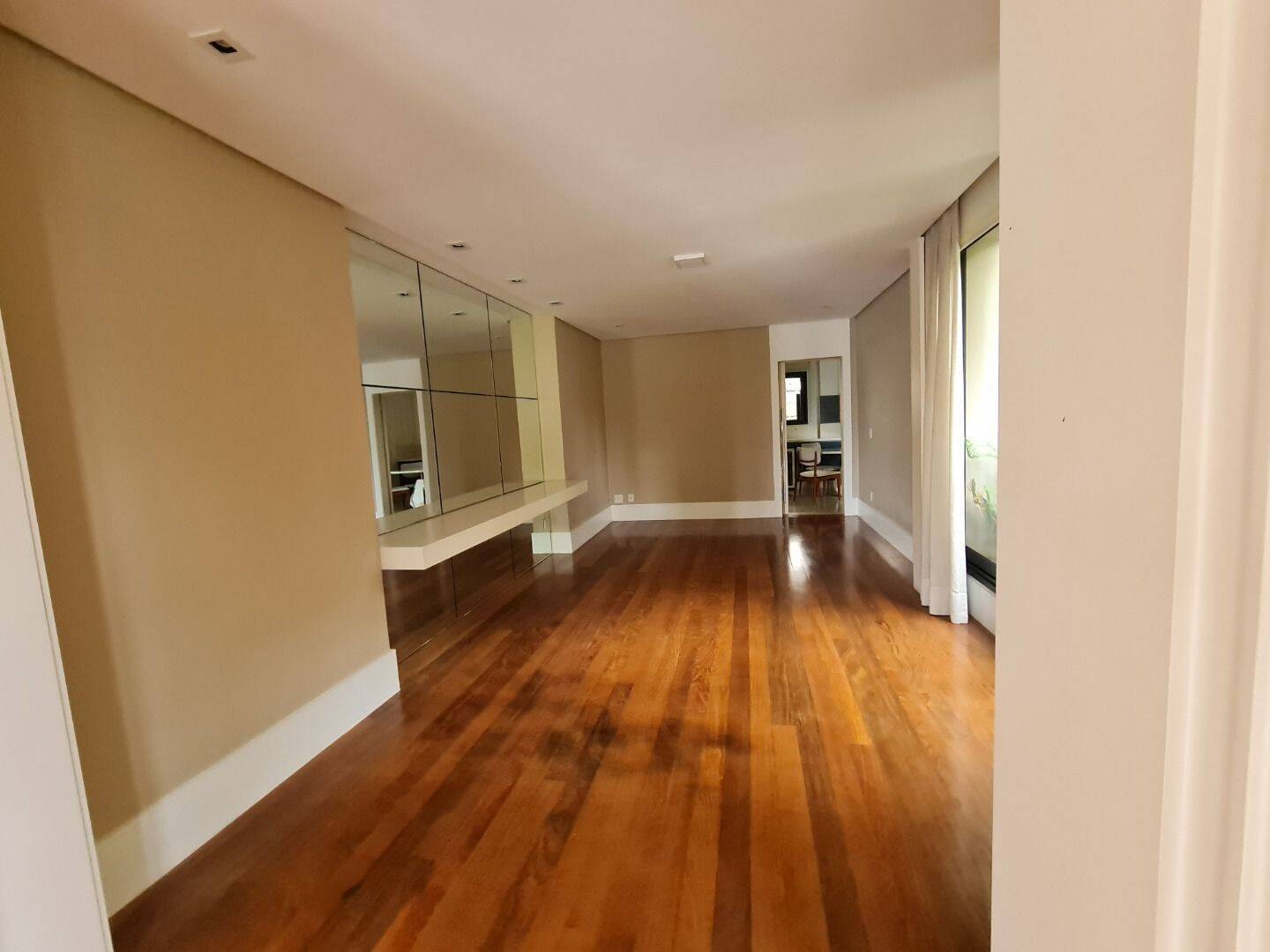 Casa à venda com 4 quartos, 1024m² - Foto 2