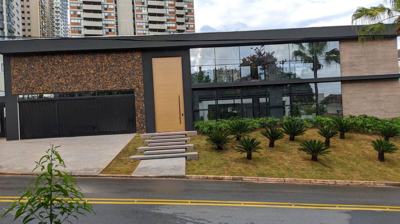 Casa à venda com 4 quartos, 620m² - Foto 2