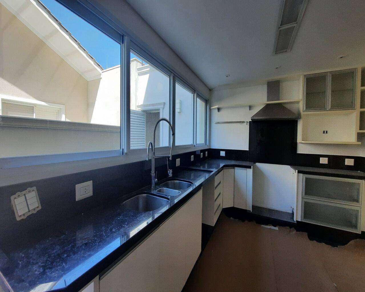 Casa para alugar com 4 quartos, 695m² - Foto 5
