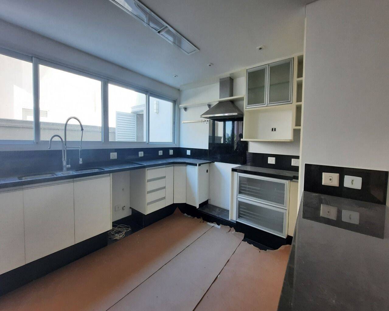 Casa para alugar com 4 quartos, 695m² - Foto 8