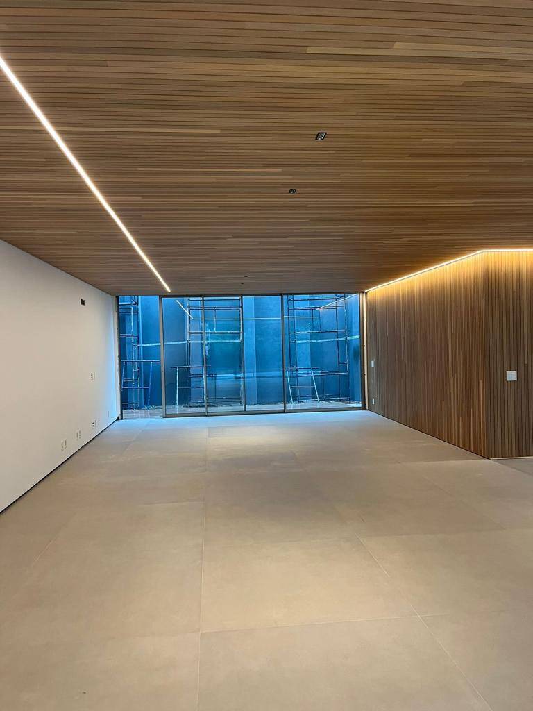 Casa à venda com 4 quartos, 622m² - Foto 2
