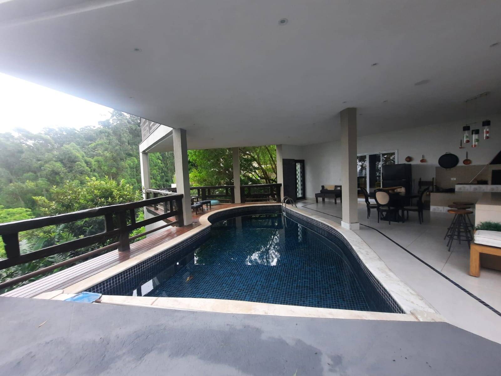 Casa à venda e aluguel com 4 quartos, 700m² - Foto 1