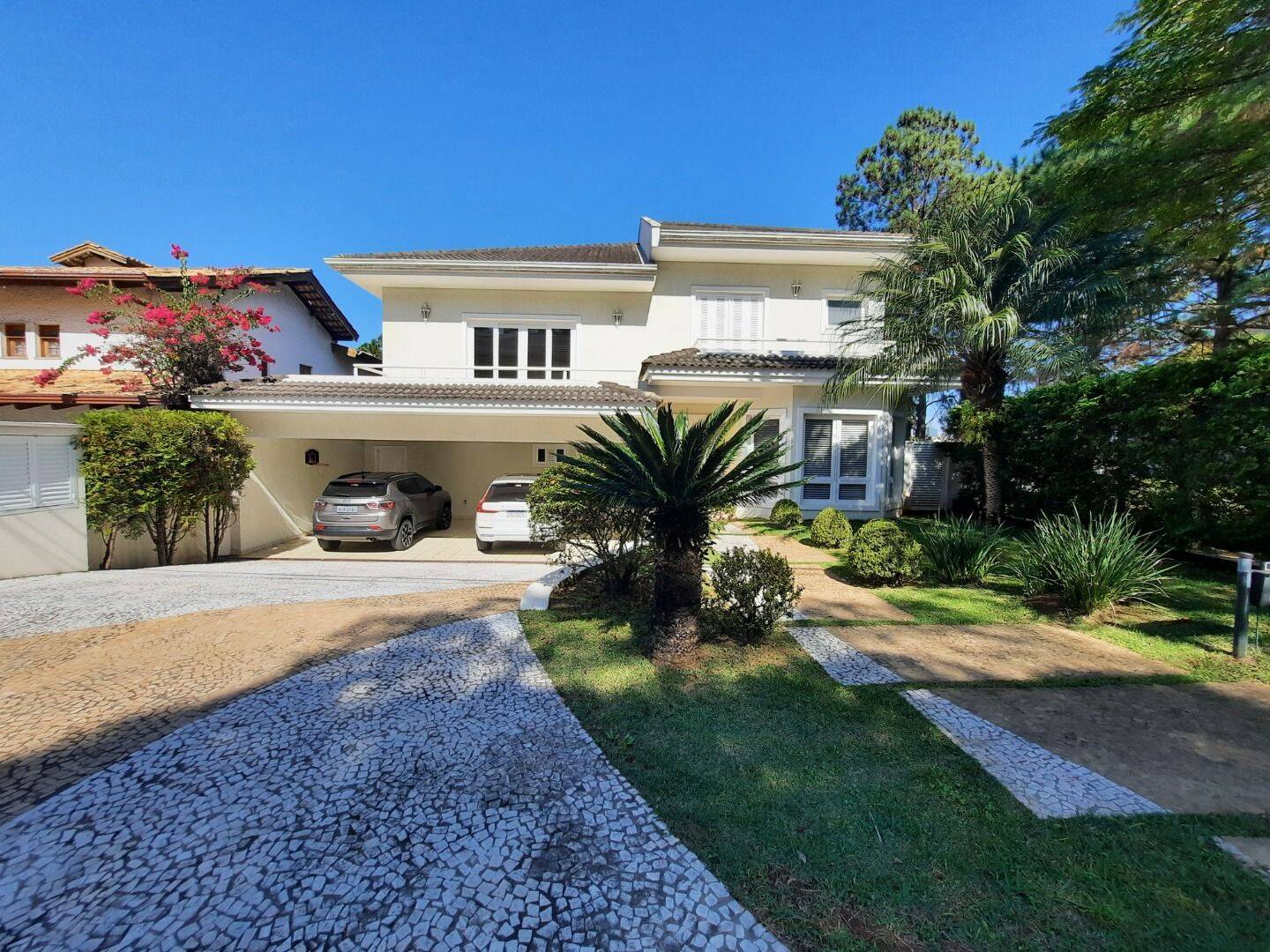 Casa à venda com 4 quartos, 600m² - Foto 1