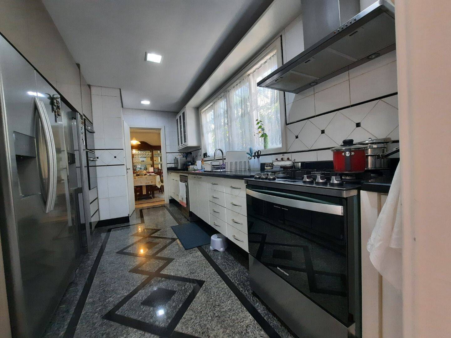 Casa à venda com 4 quartos, 600m² - Foto 4