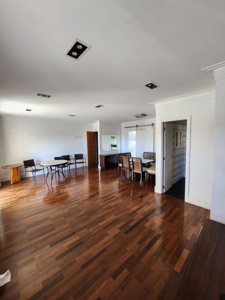 Apartamento para alugar com 3 quartos, 165m² - Foto 11