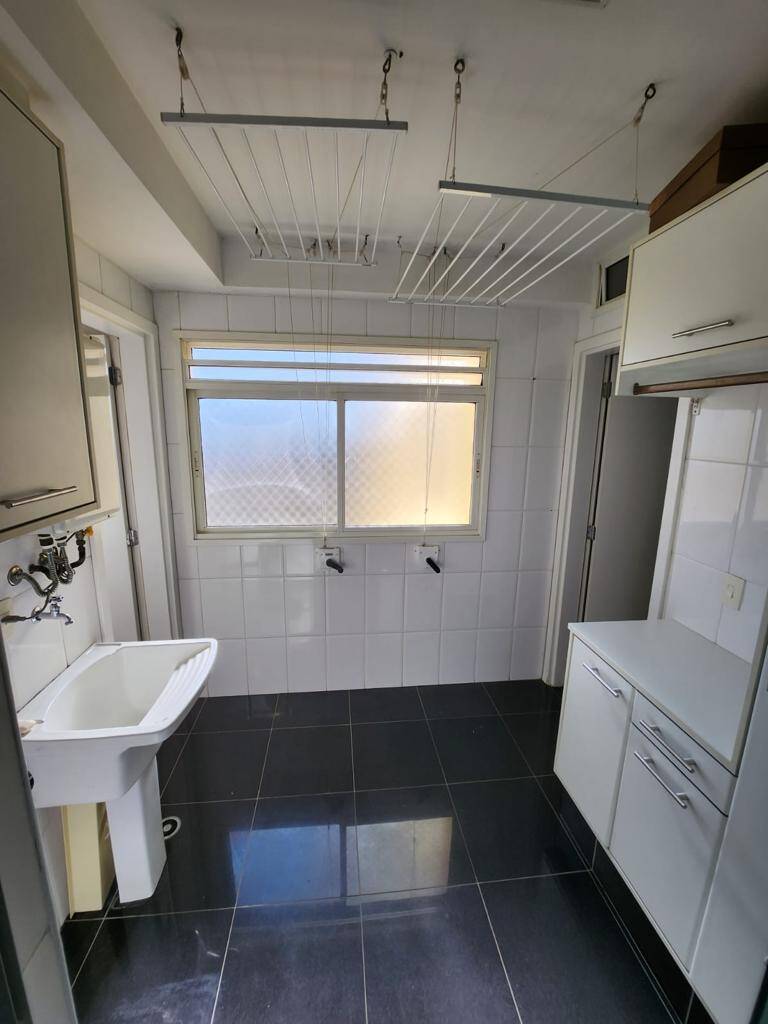 Apartamento para alugar com 3 quartos, 165m² - Foto 17