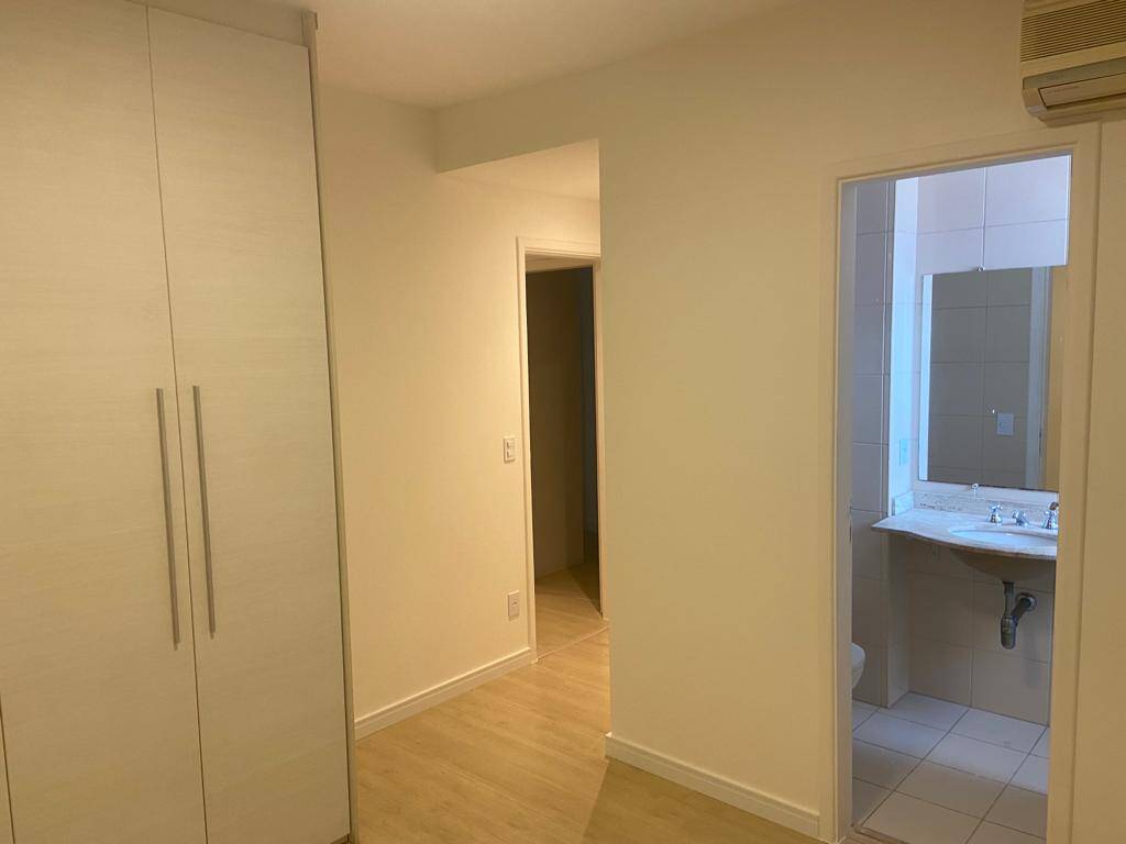 Apartamento para alugar com 3 quartos, 165m² - Foto 23