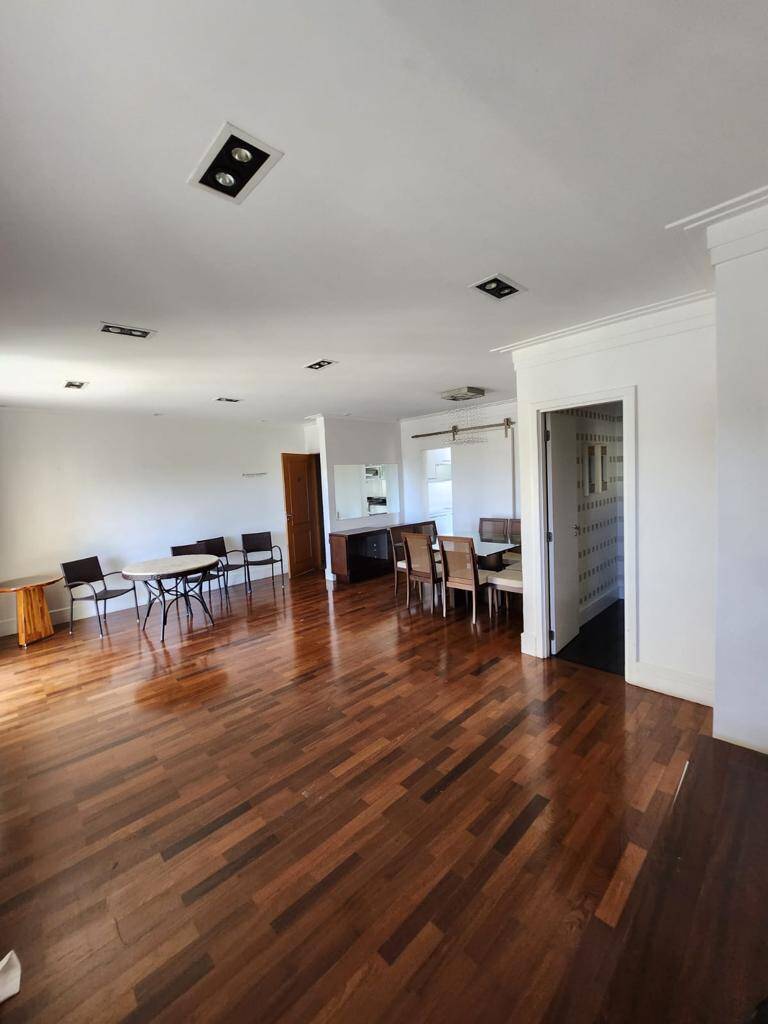 Apartamento para alugar com 3 quartos, 165m² - Foto 29