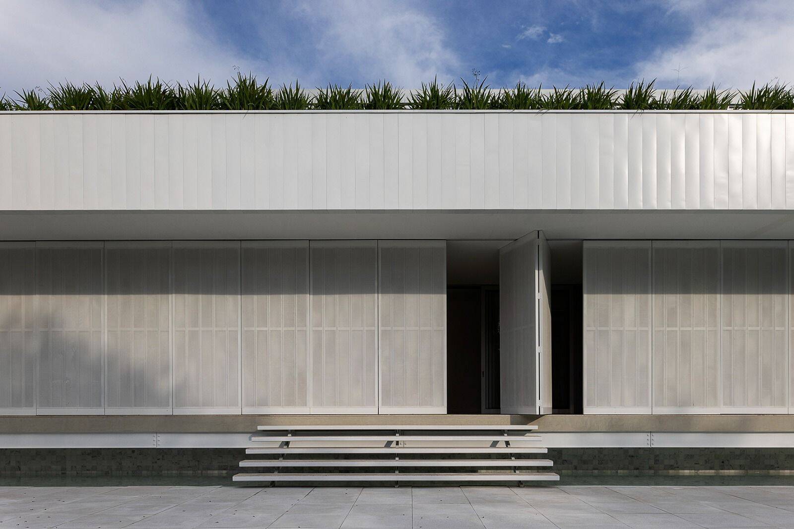 Casa à venda com 4 quartos, 970m² - Foto 2