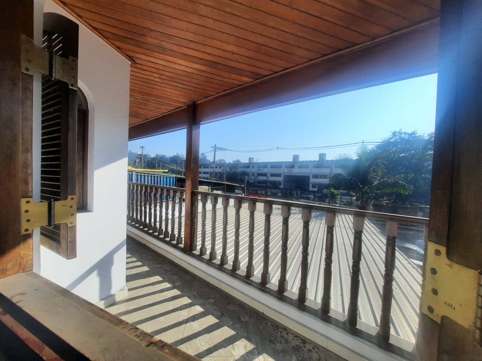 Casa à venda e aluguel com 3 quartos, 190m² - Foto 1