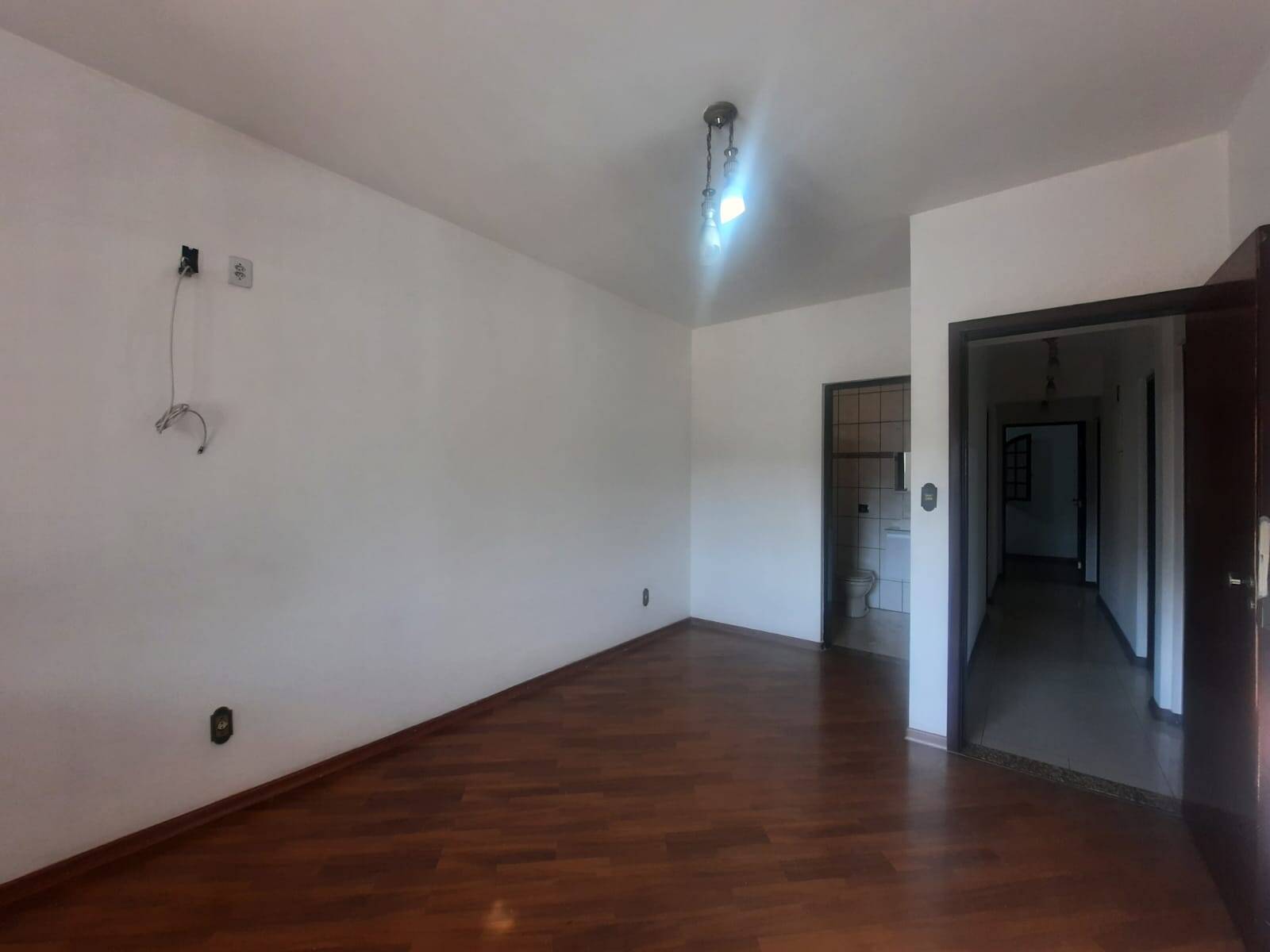 Casa à venda e aluguel com 3 quartos, 190m² - Foto 3