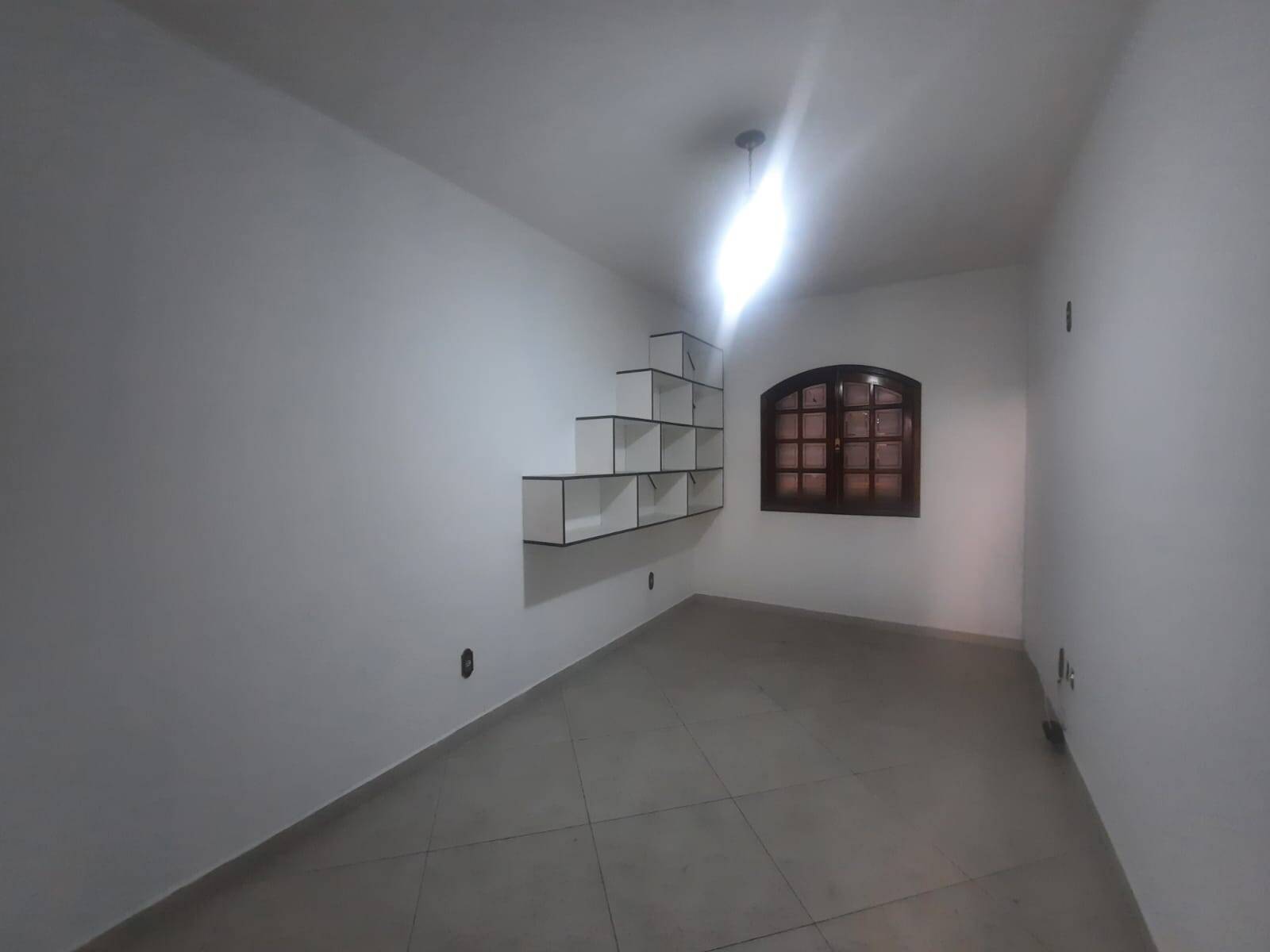 Casa à venda e aluguel com 3 quartos, 190m² - Foto 14