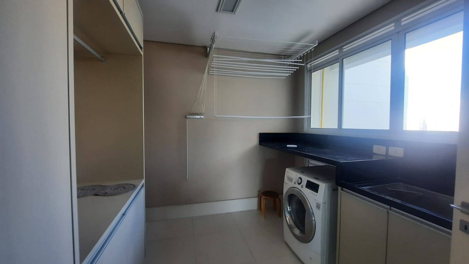 Apartamento para alugar com 3 quartos, 189m² - Foto 5