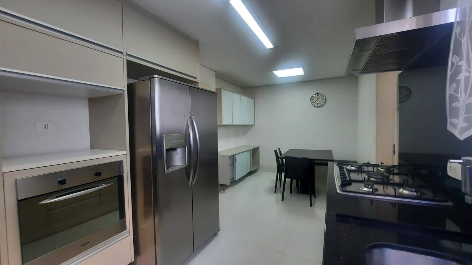 Apartamento para alugar com 3 quartos, 189m² - Foto 6