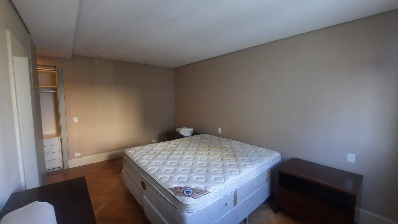 Apartamento para alugar com 3 quartos, 189m² - Foto 13