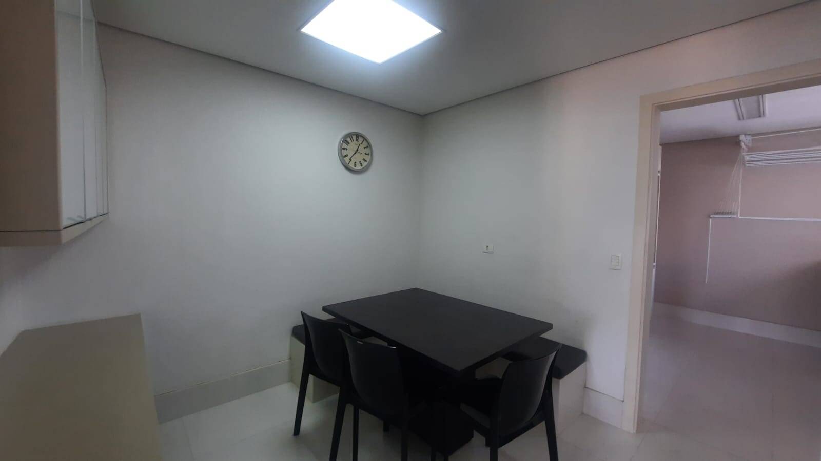Apartamento para alugar com 3 quartos, 189m² - Foto 15