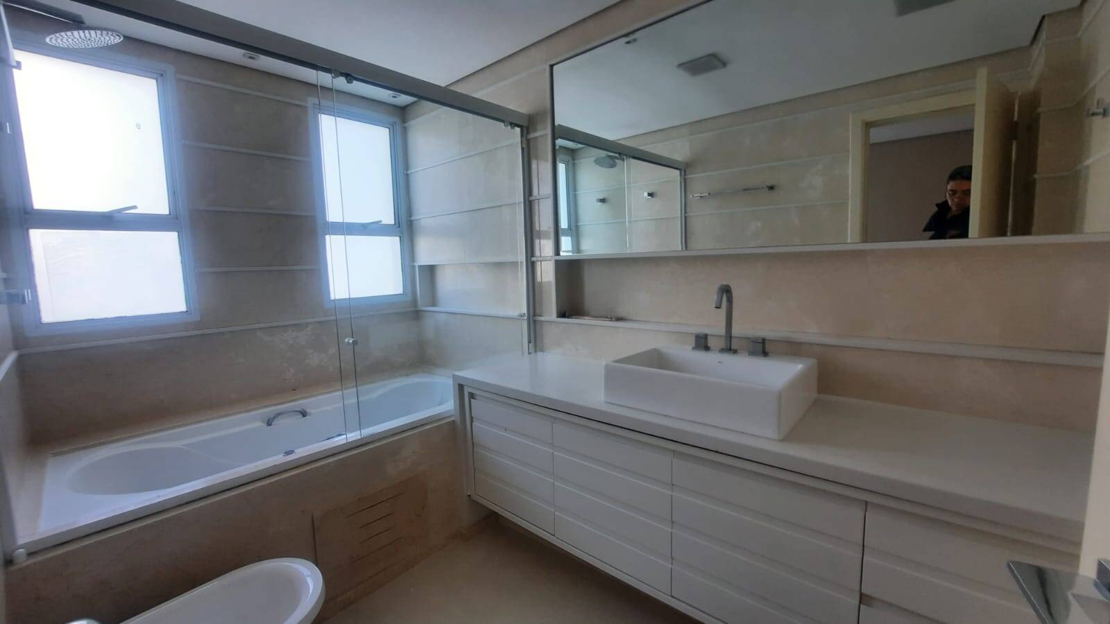 Apartamento para alugar com 3 quartos, 189m² - Foto 12