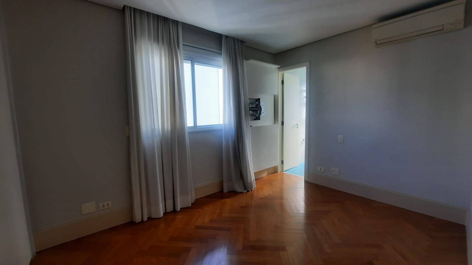 Apartamento para alugar com 3 quartos, 189m² - Foto 20