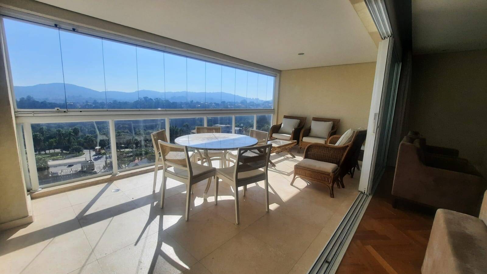 Apartamento para alugar com 3 quartos, 189m² - Foto 1
