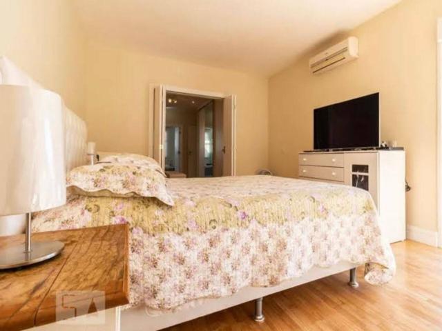 Casa para Venda em Santana de Parnaíba - 4