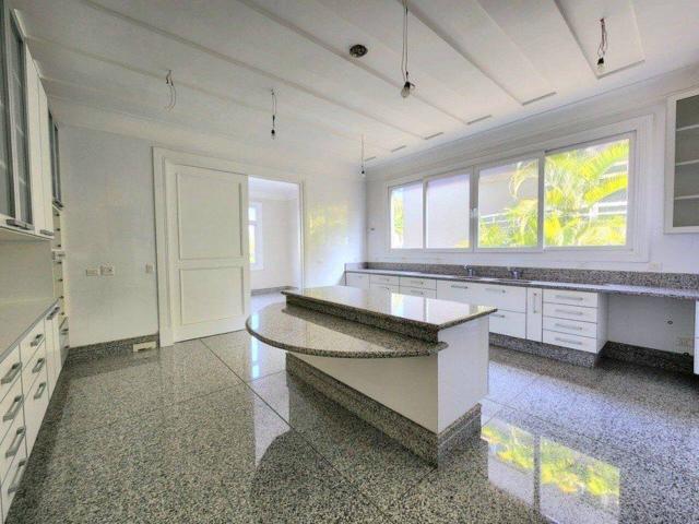 Casa para Venda em Santana de Parnaíba - 2