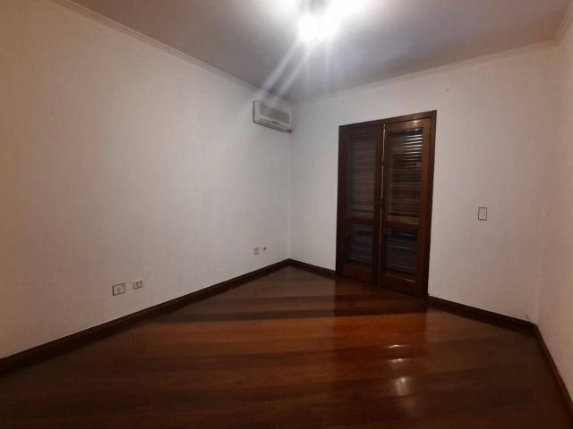 Casa para Venda em Santana de Parnaíba - 4