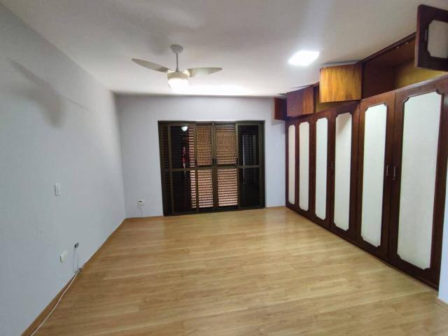 Casa para Venda em Santana de Parnaíba - 2