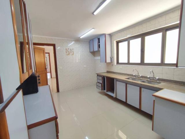Casa para Venda em Santana de Parnaíba - 4