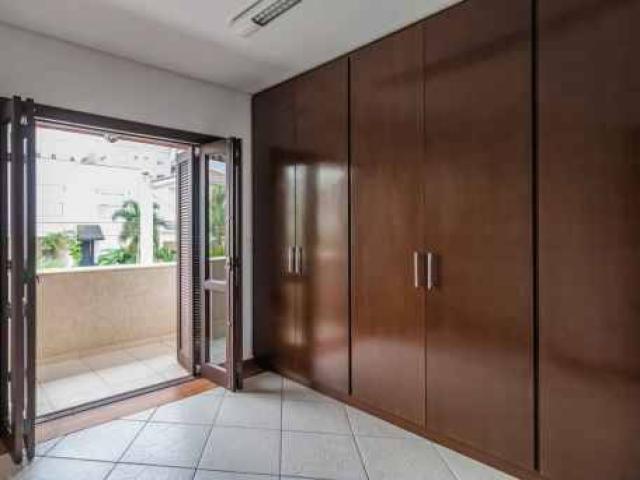 Casa para Venda em Santana de Parnaíba - 5
