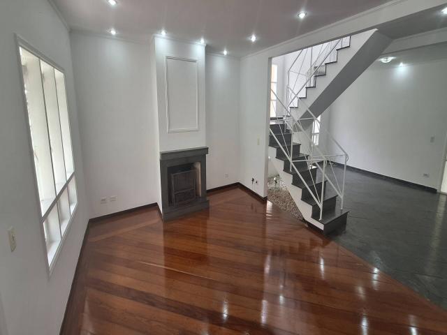 #426 - Casa para Locação em Santana de Parnaíba - SP