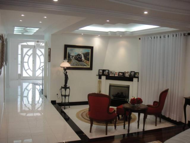 Casa para Venda em Santana de Parnaíba - 5