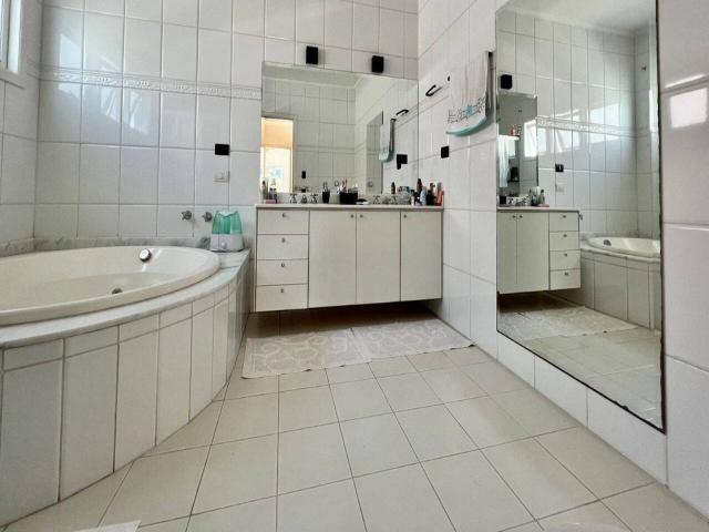 Casa para Venda em Santana de Parnaíba - 5